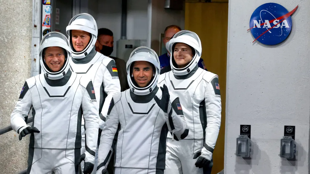 Astronauti (zleva) Tom Marshburn, Matthias Maurer, Raja Chari a Kayla Barronová