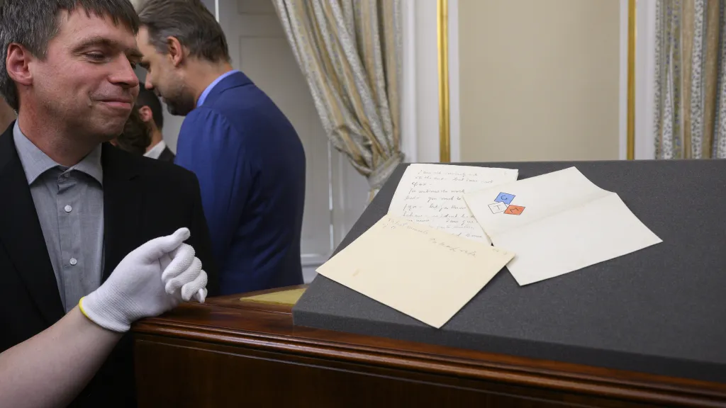 Obálky s údajně posledními slovy Tomáše Garrigua Masaryka, 19. 9. 2025