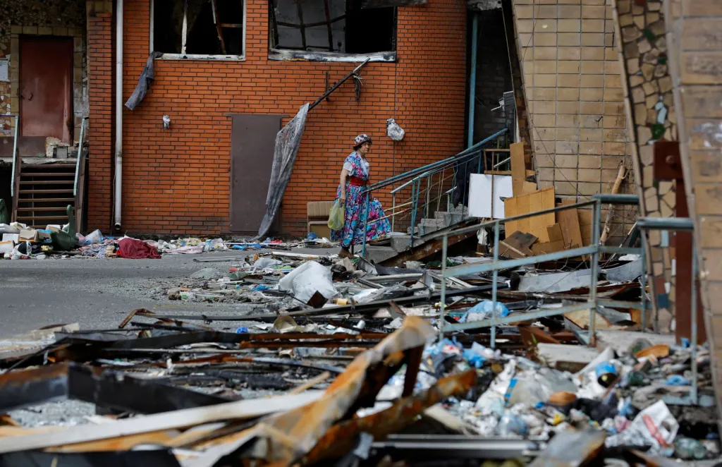 Ruské ostřelování poškodilo většinu budov ve městě