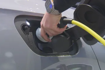 Krok k podpoře elektromobilů. Stát bude od nového roku přispívat firmám na koupi ekologických vozů