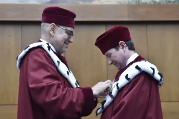 Neurolog Martin Bareš převzal rektorský řetěz. Z Masarykovy univerzity chce vytvořit nejlepší školu v zemi