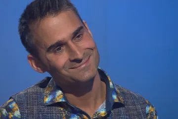 Tátu jsem napřed nenáviděl, pak se ho snažil pochopit, přiznává Banga. Domácí násilí (ne)posílá dál