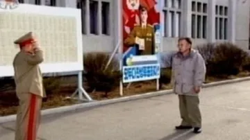 Kim Čong-il přichází k volbám