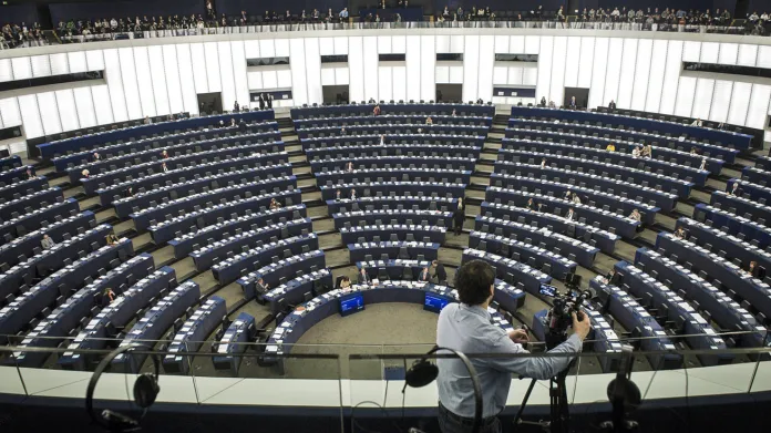 Účast europoslanců ve Štrasburku na debatě o krizi na Ukrajině byla minimální