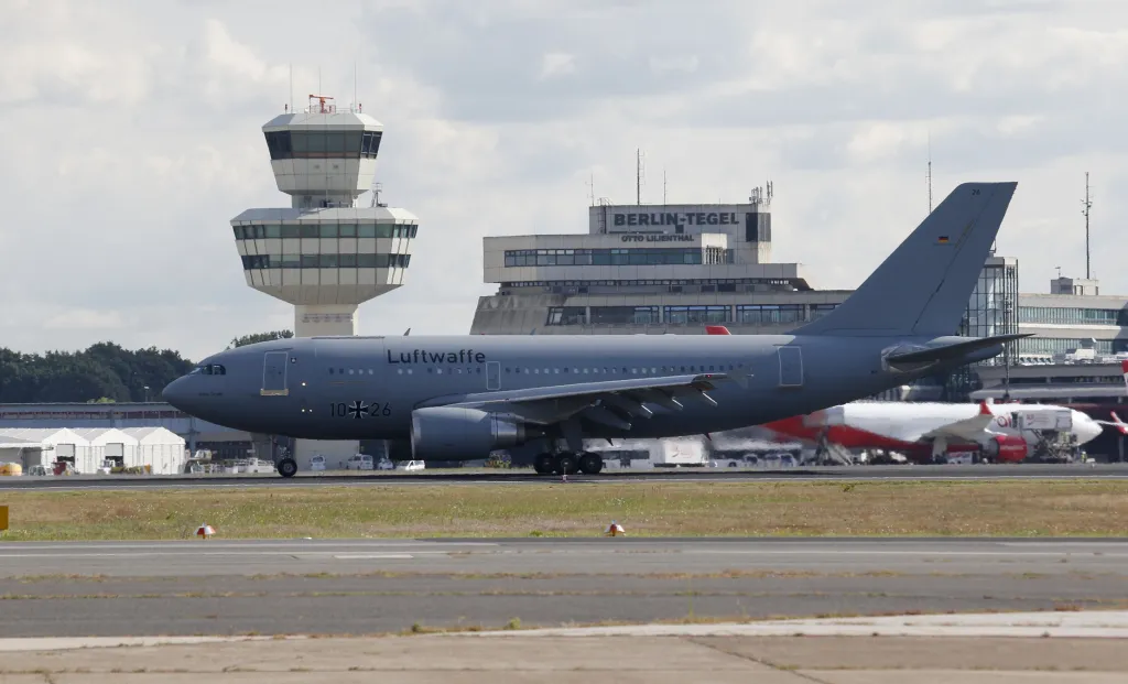 Airbus A310 MEDEVAC je vojenský speciál německé armády. Tento odletěl v roce 2014 z Berlína do Kyjeva se zdravotnickým materiálem pro vojáky bojující na východě Ukrajiny