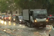 Sever Itálie zasáhla cyklona, zaplavila města a zablokovala dopravu do Francie