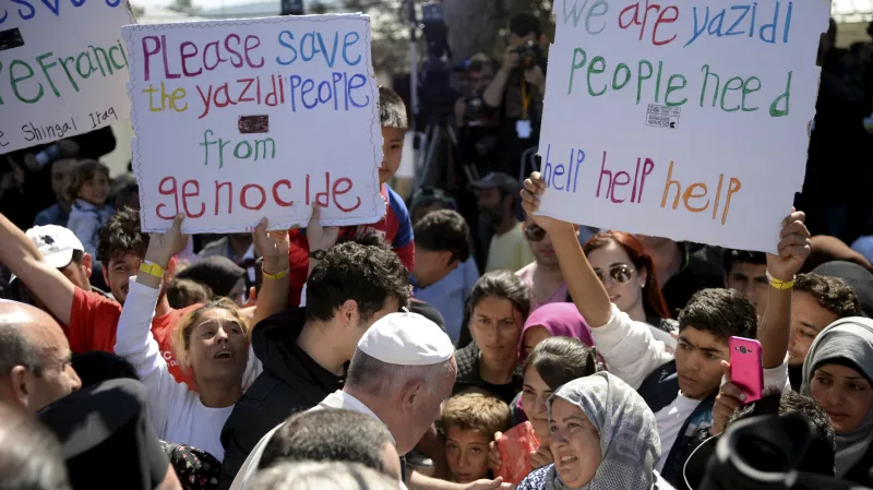 Papež s běženci na Lesbu