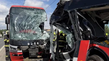 Tramvaj se srazila s autobusem v pražských Záběhlicích