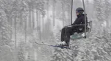 Reportáž: Hory jsou bez sněhu, lyže nahradily koloběžky