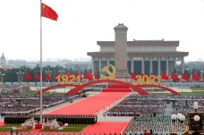 V Pekingu slavili sté výročí komunistické strany, Si varoval svět před „Velkou ocelovou zdí“