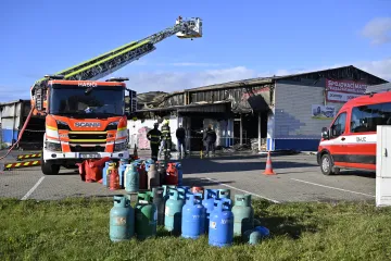 Hasiči zlikvidovali požár skladu v Bohušovicích nad Ohří
