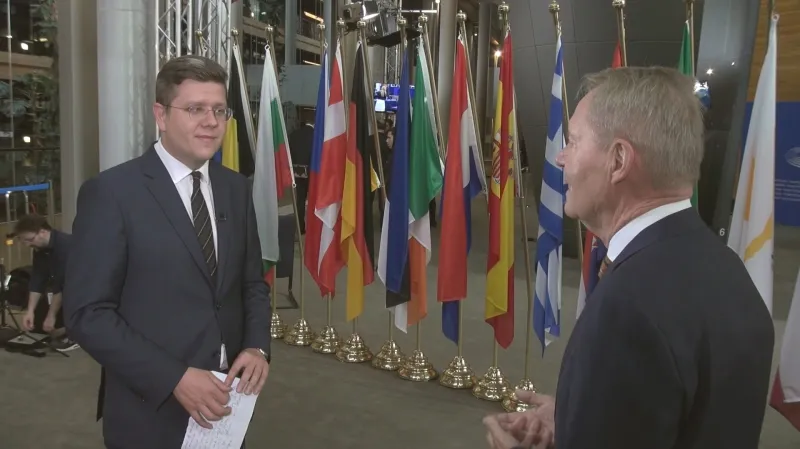 Bohumil Vostal během rozhovoru s Hansem-Olafem Henkelem