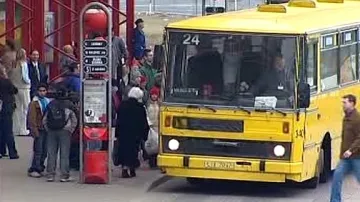 Cestující na zastávce