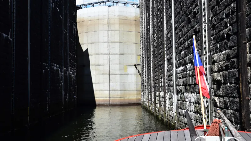 Vltava v nejvyšší plavební komoře v Česku