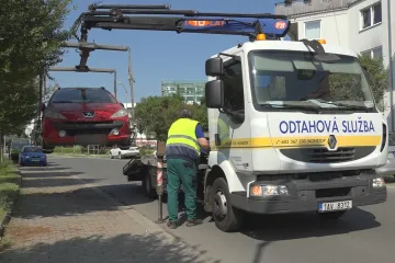 Hradec Králové se pustil do odtahu vraků, do konce června jich odveze až šedesát