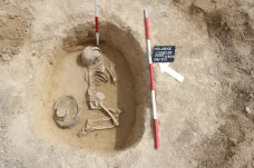 Archeologové našli u Holubic pravěké pohřebiště a pozůstatky osídlení z období Velké Moravy