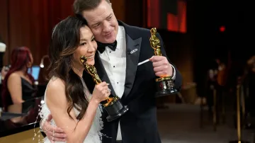 Ceny Oscar za hlavní role: Michelle Yeohová a Brendan Fraser