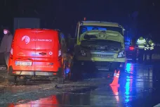 Nehoda blokovala dálnici u Chlumce nad Cidlinou, na kluzkých silnicích bourala auta od rána