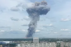 Exploze v ruské továrně na výbušniny zranily desítky lidí. Tlaková vlna vysklila okna v tříkilometrovém okruhu