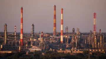 Ilustrační foto - rafinerie v Orsku v ruské Orenburské oblasti (srpen 2025)