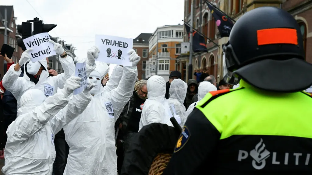 V Nizozemsku se protestovalo proti zákazům