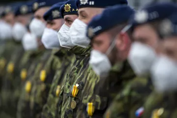Strakoničtí vojáci se vrátili z Pobaltí. Převzali medaile za službu v zahraničí
