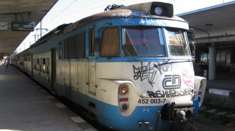 EMU ř. 452 do Berouna na smíchovském nádraží