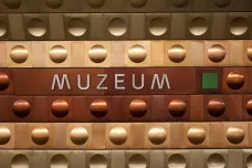 Pražské metro A opět nestaví na Muzeu, výluku mají i tramvaje