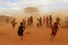 Z Keňana Somálcem. Falešní uprchlíci se z Afriky snaží dostat na Západ
