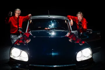 Klip týdne: Je to docela věda, když z vás má být děda! Tata Bojs jako Kraftwerk