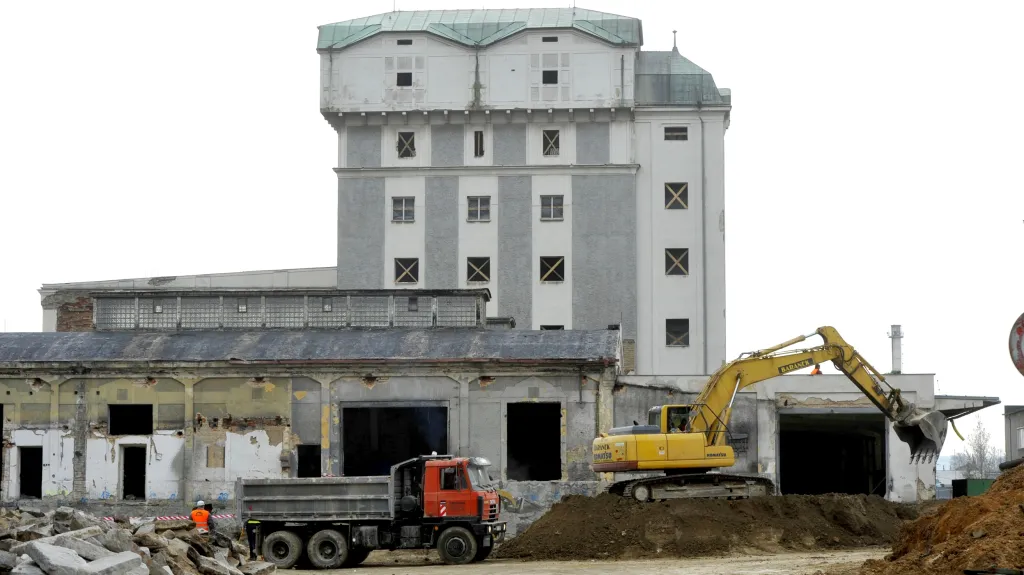 Demoliční práce ve Světovaru