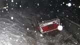 Hasičská tatra skončila na střeše