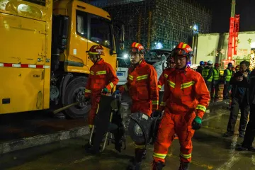 V Číně se zřítila tělocvična plná dětí. Zemřelo jedenáct lidí