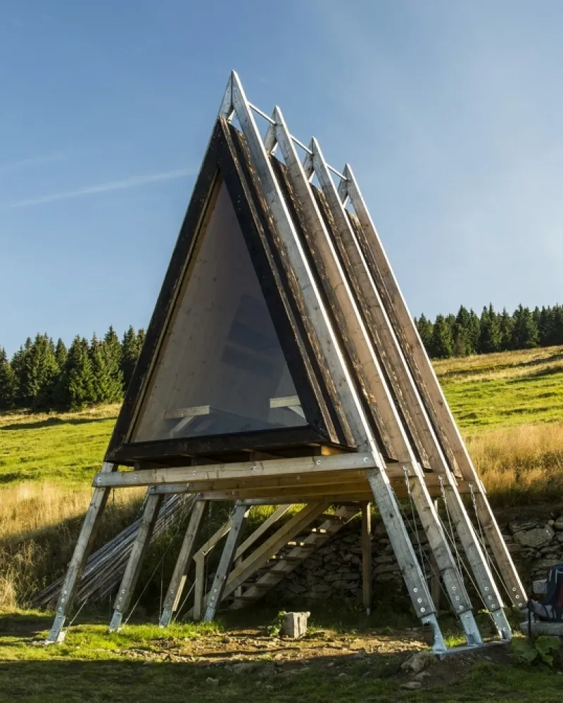 Nouzové útulny v Krkonoších čelí náporu turistů. Strážci parku nestíhají místa kontrolovat