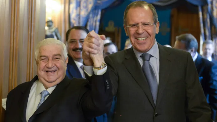 Válid Mualim a Sergej Lavrov po společném jednání v Moskvě