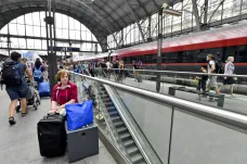 Prodloužený víkend: Lístky na vlaky mizí, dopravci budou posilovat některé spoje