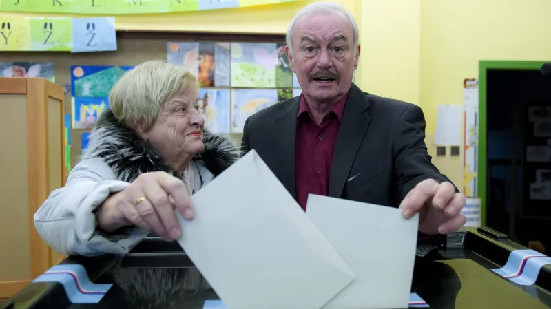 Přemysl Sobotka odvolil v Liberci spolu s manželkou