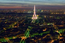 Paříž už nebude „městem světel“. Francie zhasíná ulice i památky