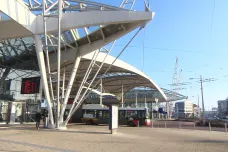 Hradecký terminál stojí na státním, což stojí miliony. Rýsuje se ale odkup pozemků 