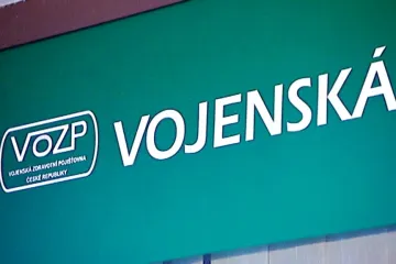 Vojenská zdravotní pojišťovna si nárokovala platby za zemřelé, zjistila kontrola