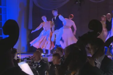 Na rakousko-uherském bále. Zlínští filharmonici se s tanečníky Hradišťanu přenesli do 19. století