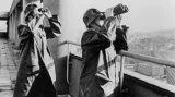 Protiletecká ochrana Zlína - pozorovatelé sledují přilétající svazy bombardérů (1944)