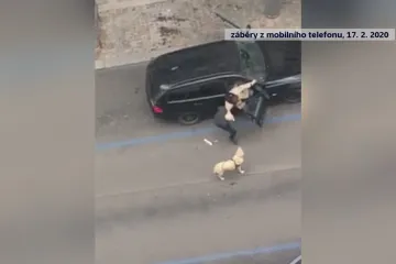 Vyhodit nevidomou z taxíku na ulici je jen přestupek, rozhodli policisté. Podle příbuzných však byla v ohrožení života