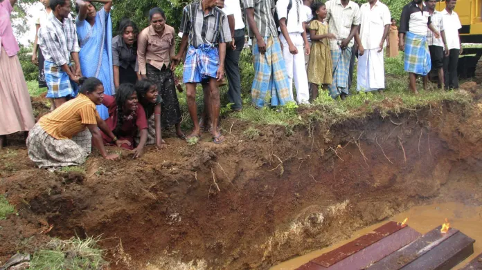 Pohřbívání tamilských obětí