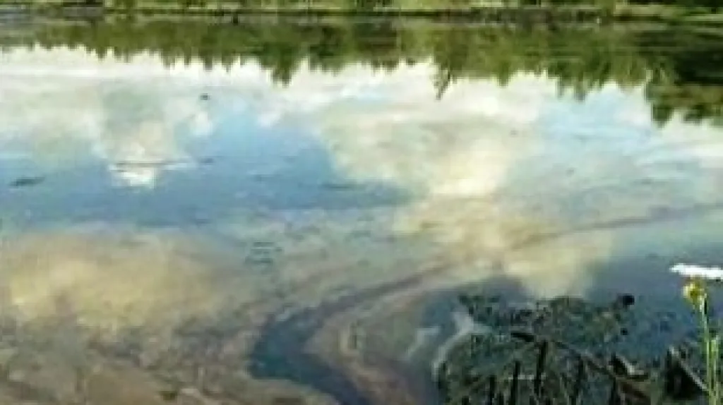 Nevzhledné a nebezpečné ropné laguny snad již brzy zmizí