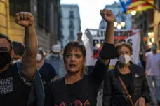 Katalánský premiér byl sesazen soudem, separatisté protestují