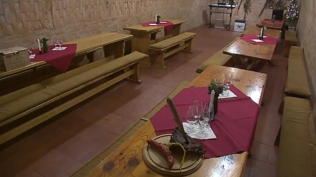 V ceně je teplá večeře, raut i ochutnávka deseti druhů vín