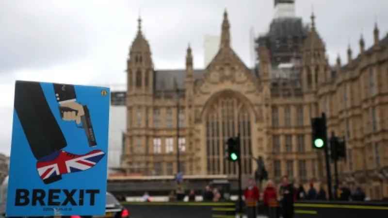 Antibrexitový transparent před Westminsterským palácem,  Autor: Tom Jacobs,  Zdroj: Reuters