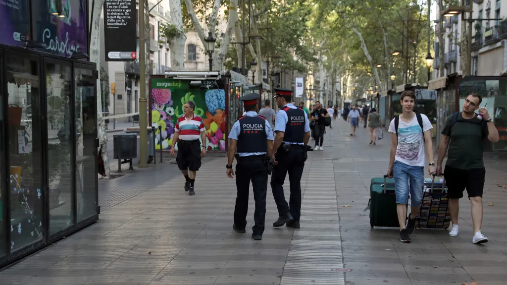 Policisté hlídkují na Las Ramblas