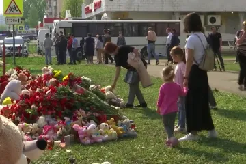 Útočník střílel ve škole v ruském Iževsku. Zemřelo sedmnáct lidí